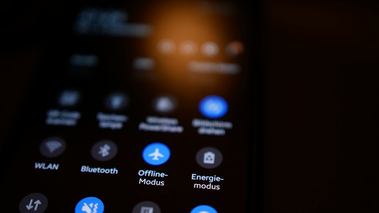 What To Consider When Choosing a Bluetooth Movie Projector?